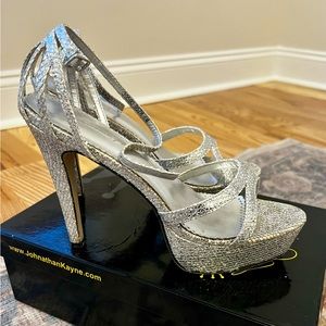 Jonathan Kayne Glitz 4” heels - Size 8 Silver